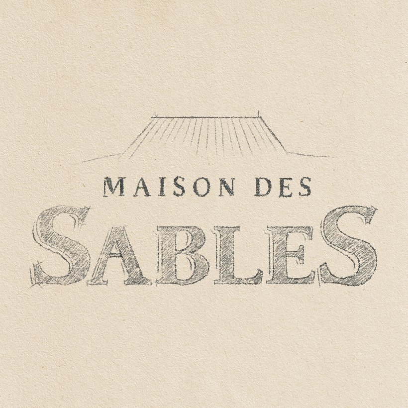 Esquisse logo Maison des sables, sur fond papier beige