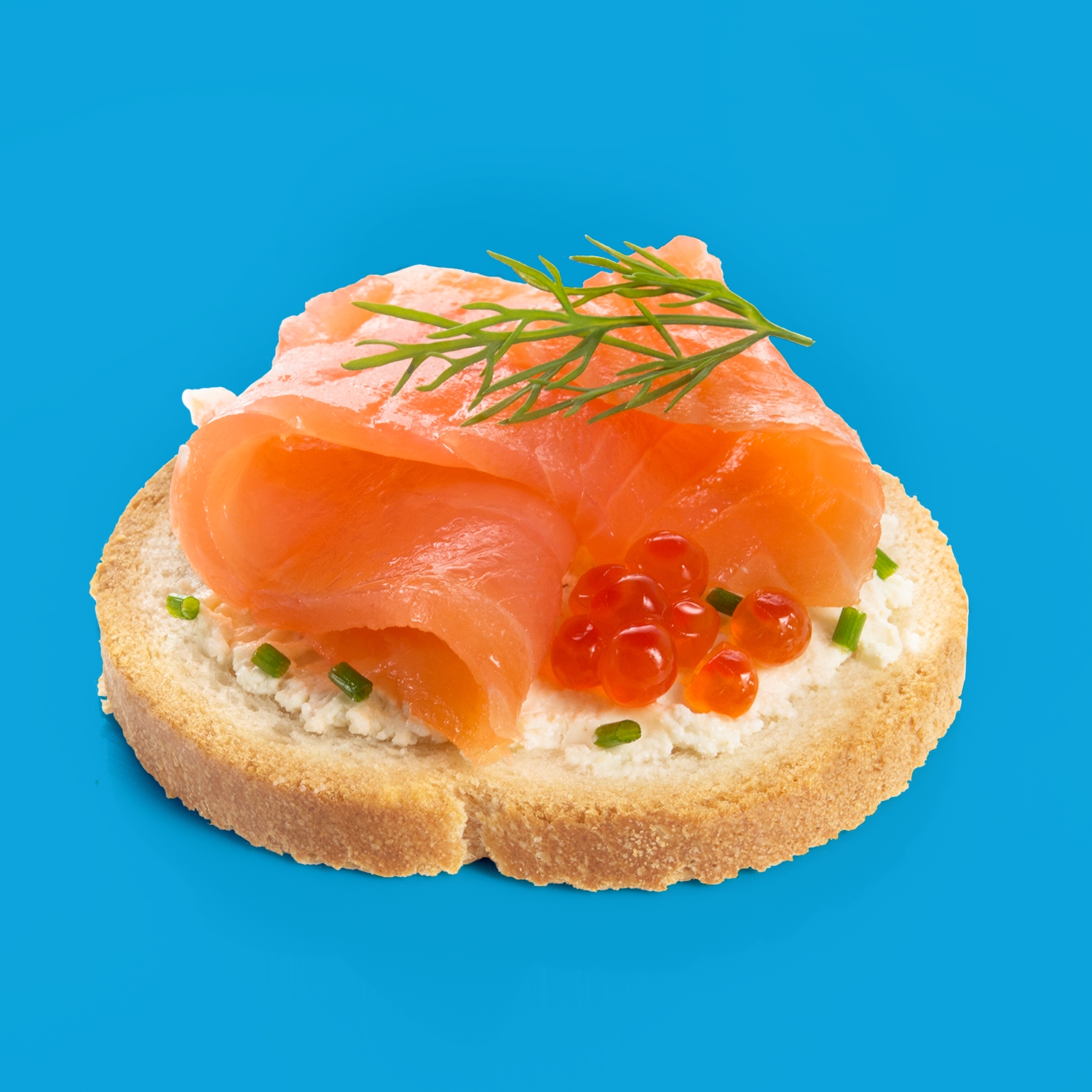 Photo produit toast rond au saumon et à l’aneth et application sur un packaging, sachet de toasts ronds